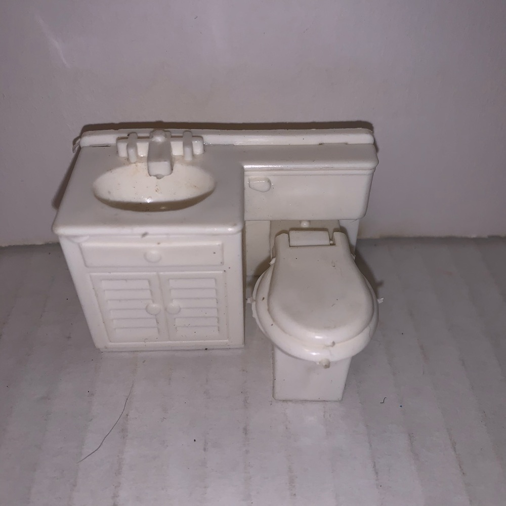 Kitchen and Bathroom Plastic Dollhouse Furniture - Picture 3 of 6